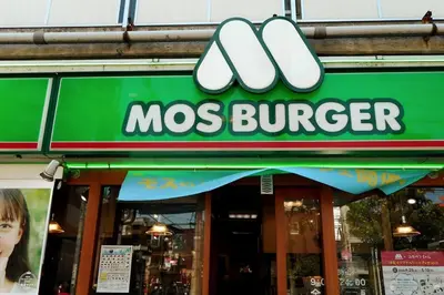 a moses burger sign on the front of a store at \u30a2\u30f3\u30c9\u30b9\u30c6\u30a4\u5e61\u30f6\u8c37202 in Tokyo