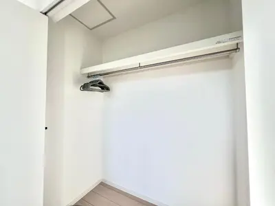 a white closet with a light on the wall at \u590f\u91ce-\u9ad8\u7530\u9a6c\u573a-sSJ0106 in Tokyo