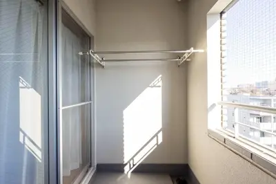 a room with a window with a shadow on the wall at DeLCCS\u9ad8\u5186\u5bfa in Tokyo