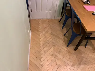 a room with a wooden floor and a table and a door at \u30b6\u30b9\u30bf\u30f3\u30c0\u30fc\u30c9\u30a2\u30d1\u30fc\u30c8\u30e1\u30f3\u30c8\u6e0b\u8c37\u7b39\u585aRoom A in Tokyo