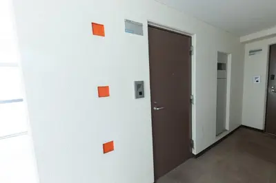 a room with orange sticky notes on the wall at shinjuku, tokyo city hall, apartment, Hotel for Max 6 person in Tokyo