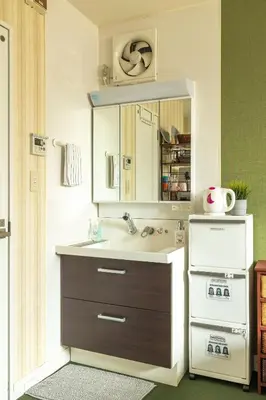 a bathroom with a sink and a mirror and a stove at The Ivy Apartments, BEST Location, Yoyogi!! in Tokyo