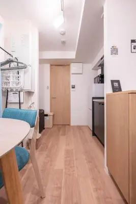 a room with a table and chairs and a kitchen at \u30b8\u30a7\u30df\u30cb\u30b9\u6c60\u888b303 in Tokyo