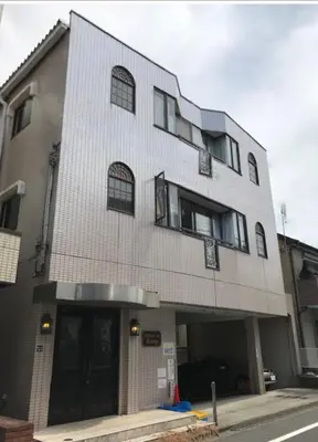 a tall white building with windows on a street at \u30e1\u30be\u30f3\u30c9\u30ea\u30d0\u30fc\u30b8\u30e5201 in Tokyo