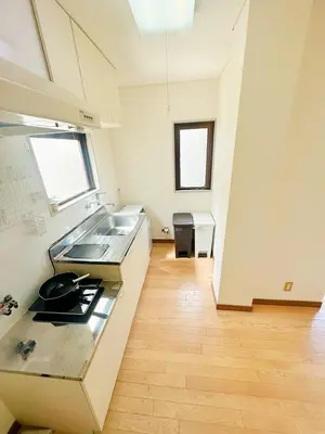 a kitchen with a sink and a counter top at \u30e1\u30be\u30f3\u30c9\u30ea\u30d0\u30fc\u30b8\u30e5205 in Tokyo