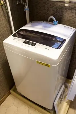 a cooler sitting on a shelf in a room at \u30d3\u30b9\u30bf\u6c60\u4e0a 301 in Tokyo