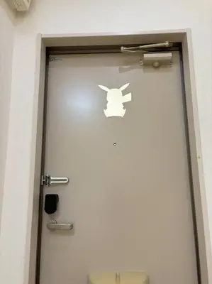 a door with a rabbit sign on it in a bathroom at \u65b0\u5bbf\u307e\u30671\u99c5 \u99c5\u5f92\u6b694\u5206 \u5927\u4e45\u4fdd\u30b3\u30ea\u30a2\u30f3\u30bf\u30a6\u30f3\u5f92\u6b691\u5206 Pikachu\u30a4\u30a8\u30ed\u30fc\u30ad\u30e5\u30fc\u30c8\u306a1\u968e\u30eb\u30fc\u30e0 in Tokyo
