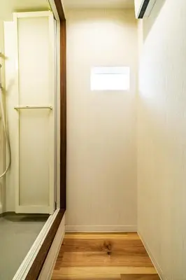 an empty hallway with a door and a window at 29, Omori-kita, Private house rental, \u5927\u68ee\u5317 in Tokyo