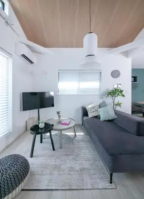 a living room with a couch and a table at \u3077\u3075\u304b\u6771\u5411\u5cf62 in Tokyo
