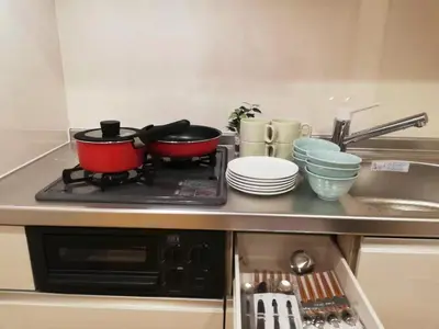 a kitchen with two pots and pans on a stove at 3F\u6c60\u888b\u6700\u4e2d\u5fc3 \u4e24\u5ba4\u4e00\u5385 \u6c60\u888b\u7ad910\u5206 2 rooms Ikebukuro center 10 mins to ST Max 7P \u76f4\u8fbe\u65b0\u5bbf \u6d89\u8c37 \u8868\u53c2\u9053 \u6c60\u888b \u4e0a\u91ce \u4ee3\u4ee3\u6728 \u94f6\u5ea7 \u539f\u5bbf in Tokyo