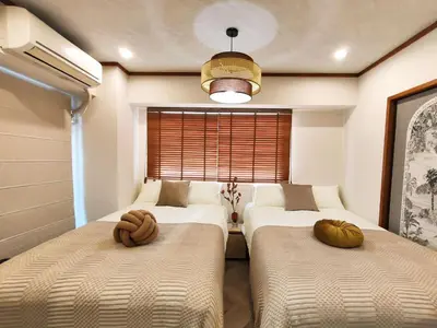 a bedroom with two beds with pumpkins on them at 65 \u4e24\u5ba4\u4e00\u5385 \u99d2\u8fbc\u7ad94\u5206 \u8fd1\u5546\u4e1a\u8857 2 rooms 4 mins to ST Max 7P \u76f4\u8fbe\u65b0\u5bbf \u6d89\u8c37 \u8868\u53c2\u9053 \u6c60\u888b \u4e0a\u91ce \u4ee3\u4ee3\u6728 \u94f6\u5ea7 \u539f\u5bbf in Tokyo
