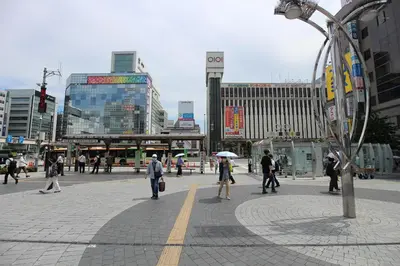 a group of people walking on a city street at Dormitory Kinshu - \u30c9\u30df\u30c8\u30ea\u30fc\u9326\u7e4d in Tokyo
