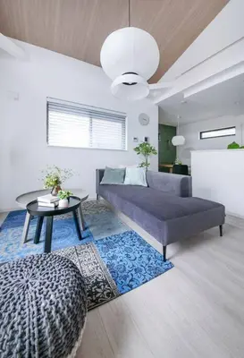 a living room with a couch and a table at \u3077\u3075\u304b\u6771\u5411\u5cf63 in Tokyo