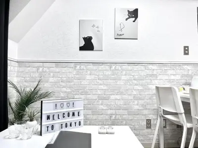 a dining room with two pictures of a black cat at Ikebukuro Sugamo \u99c5\u8fd1 C02 in Tokyo