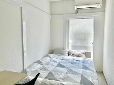 a bedroom with a bed and a window at \u6c60\u888b2\u5206\u6700\u592712\u4eba\u53ef in Tokyo