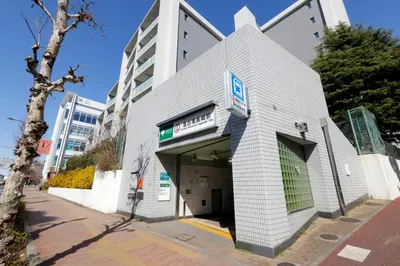 a white building with a door on a street at \u30ec\u30d4\u30e5\u30a2\u897f\u843d\u5408\u30ec\u30b8\u30c7\u30f3\u30b9 in Tokyo