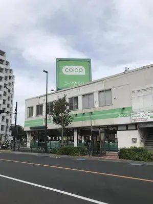 a building with a coo sign on top of it at \u65b0\u5c0f\u5ca9\u9a7f\u7ad9 in Tokyo