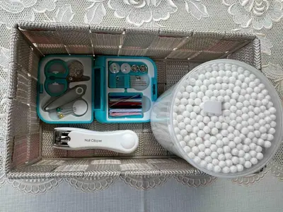 a box of pearlizers with a hair dryer and a container of balls at \u65b0\u5c0f\u5ca9\u9a7f\u7ad9 in Tokyo