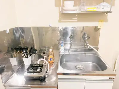 a kitchen counter with a sink and a stove at \u9ad8\u7530\u99ac\u58344\u5206 4\u4eba\u53ef 203 in Tokyo