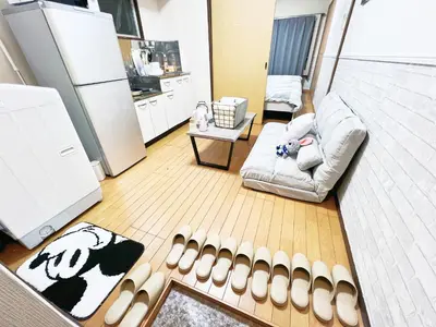 an overhead view of a kitchen and a living room at \u897f\u6b66\u65b0\u5bbf\u7dda\u99c5\u8fd1 6\u4eba\u53ef b1 in Tokyo