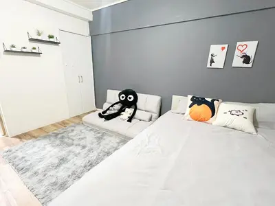 a bedroom with a white bed and a couch at \u9ad8\u7530\u99ac\u58344\u5206 \u6700\u59277\u4eba 02 in Tokyo