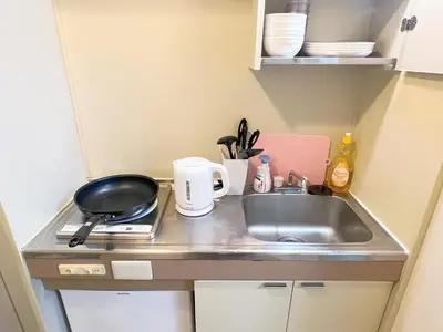 a small kitchen with a sink and a counter at Ikebukuro Sugamo \u6700\u59274\u4ebaB5 in Tokyo