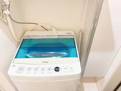 a washing machine is sitting in a room at \u5c71\u624b\u7dda\u65b0\u5927\u4e45\u4fdd\u99c508 in Tokyo