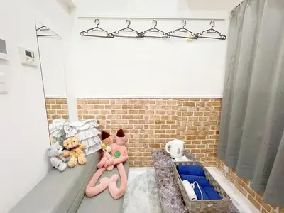 a group of stuffed animals sitting on a bench in a room at \u5c71\u624b\u7dda\u65b0\u5927\u4e45\u4fdd\u99c508 in Tokyo
