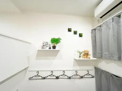a white kitchen with a towel rack on the wall at \u5c71\u624b\u7dda\u65b0\u5927\u4e45\u4fdd\u99c508 in Tokyo