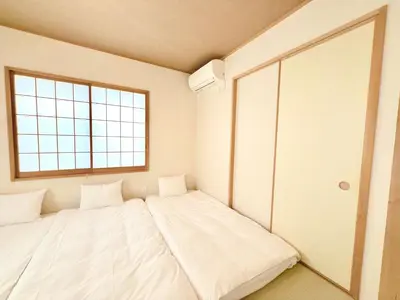 a large white bed in a room with a window at \u6771\u4eac\u96f7\u9580\u30fc\u5343\u306e\u68eeAsakusa in Tokyo