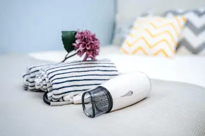 a computer mouse sitting on a bed with a towel at B21\u6c60\u888b\u4e2d\u5fc3 \u4ea4\u901a\u4fbf\u5229 \u8f66\u7ad93\u5206\u949f \u6700\u59274\u4eba Ikebukuro center 3 mins to ST Max 4P \u76f4\u8fbe\u65b0\u5bbf \u6d89\u8c37 \u8868\u53c2\u9053 \u6c60\u888b \u4e0a\u91ce \u4ee3\u4ee3\u6728 \u94f6\u5ea7 \u539f\u5bbf in Tokyo