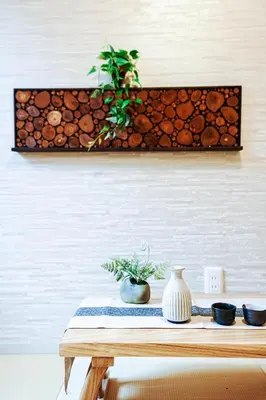 a wooden table with a plant on a wall at B22\u6c60\u888b\u4e2d\u5fc3 \u4e24\u5ba4 \u4ea4\u901a\u4fbf\u5229 \u8f66\u7ad93\u5206\u949f 2 rooms Ikebukuro center 3 mins to ST Max 5P \u76f4\u8fbe\u65b0\u5bbf \u6d89\u8c37 \u8868\u53c2\u9053 \u6c60\u888b \u4e0a\u91ce \u4ee3\u4ee3\u6728 \u94f6\u5ea7 \u539f\u5bbf in Tokyo