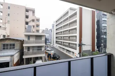 an apartment balcony with a view of a city at \u30d7\u30ec\u30fc\u30eb \u30c9\u30a5\u30fc\u30af\u83ca\u5ddd in Tokyo