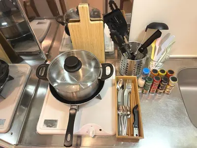 a kitchen counter with a strainer on top of a sink at #1 \u65b0\u5bbf\u307e\u30672\u5206! \u6e05\u6f54\u3067\u5b89\u5168\u306a\u90e8\u5c4b! WiFi\u7121\u6599! in Tokyo
