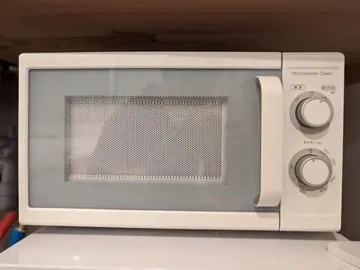 a microwave oven sitting on top of a counter at \u30db\u30c6\u30eb\u9685\u7530\u5ddd in Tokyo
