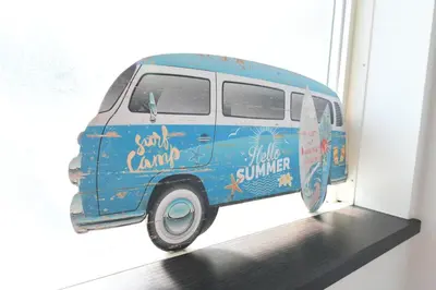 a painting of a blue van in a window at JING HOUSE\u4eac\u6210\u9ad8\u7802\u99c55\u5206\u8c6a\u83ef\u4e00\u6238\u5efa\u3066\u6700\u59278\u4eba\u6210\u7530\u7fbd\u7530\u76f4\u901a\u7121\u6599\u99d0\u8eca\u6d45\u8349\u30b9\u30ab\u30a4\u30c4\u30ea\u30fc\u8fd1\u304ftokyo narita in Tokyo