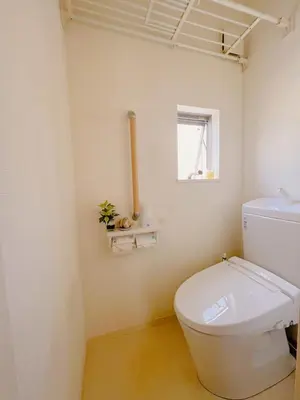 a bathroom with a white toilet and a window at JINGHOUSE Takasago detached house - Vacation STAY 17050 in Tokyo