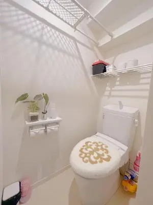 a white bathroom with a toilet with a flower seat at JINGHOUSE Takasago detached house - Vacation STAY 17050 in Tokyo