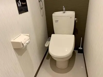 a bathroom with a white toilet in a stall at \u30a2\u30f3\u30c9\u30b9\u30c6\u30a4\u30ce\u30dc\u30c3\u30c1\u30db\u30c6\u30eb101 in Tokyo