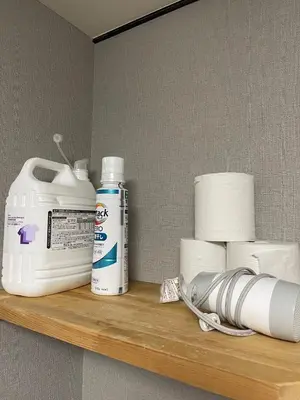 a shelf with toilet paper and a bottle of bleach at \u30a2\u30f3\u30c9\u30b9\u30c6\u30a4\u30ce\u30dc\u30c3\u30c1\u30db\u30c6\u30eb201 in Tokyo