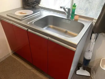 a sink in a bathroom with a red cabinet at \u30a2\u30f3\u30c9\u30b9\u30c6\u30a4\u30ce\u30dc\u30c3\u30c1\u30db\u30c6\u30ebn3 in Tokyo
