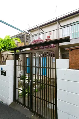 a black gate in front of a building at 22, Itabashi, Entire house for rent, \u677f\u6a4b in Tokyo
