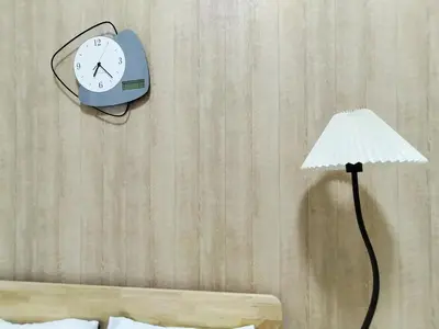 a clock hanging on a wall next to a lamp at D22\u65b0\u5bbf\u6700\u4e2d\u5fc3 \u4e24\u5ba4 \u65b0\u5927\u4e45\u4fdd\u7ad95\u5206-2 rooms Shinjuku center 5 mins to ST Max 4P \u65b0\u5bbf \u6d89\u8c37 \u8868\u53c2\u9053 \u6c60\u888b \u4e0a\u91ce \u4ee3\u4ee3\u6728 \u94f6\u5ea7 \u539f\u5bbf in Tokyo