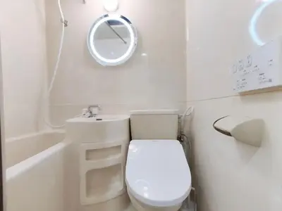 a small bathroom with a toilet and a sink at G81\u65b0\u5bbf\u6700\u4e2d\u5fc3 \u4e24\u5ba4\u4e00\u5385 \u65b0\u5bbf\u4e09\u4e01\u76ee\u8f66\u7ad94\u5206 2 rooms Shinjuku center 4 mins to ST Max 6P \u76f4\u8fbe\u65b0\u5bbf \u6d89\u8c37 \u8868\u53c2\u9053 \u6c60\u888b \u4e0a\u91ce \u4ee3\u4ee3\u6728 \u94f6\u5ea7 \u539f\u5bbf in Tokyo