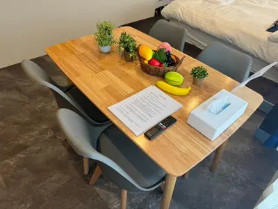 a wooden table with a bowl of fruit and a basket of vegetables at -花雷 はならい in 浅草&雷門- 浅草駅から徒歩5分 ベビー用品付き ファミリーも歓迎 大人8名もOK!! in Tokyo