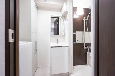 a white bathroom with a sink and a shower at Ruygo\u65b0\u5bbf\u897f\u843d\u5408 in Tokyo