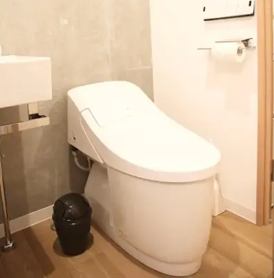 a bathroom with a white toilet and a sink at \u56fd\u7acb\u7af6\u6280\u5834\u305d\u3070\u65b0\u5bbf\u5fa1\u82d1\u76ee\u306e\u524d Luxe designer Residence near National Stadium built four years ago ,Max4ppl,3adaults in Tokyo