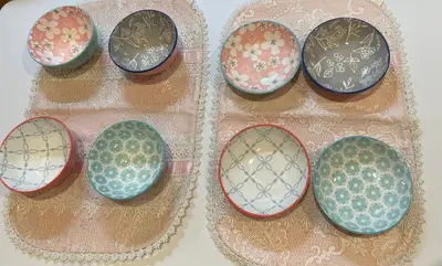 a group of four bowls sitting on a table at \u56fd\u7acb\u7af6\u6280\u5834\u305d\u3070\u65b0\u5bbf\u5fa1\u82d1\u76ee\u306e\u524d Luxe designer Residence near National Stadium built four years ago ,Max4ppl,3adaults in Tokyo