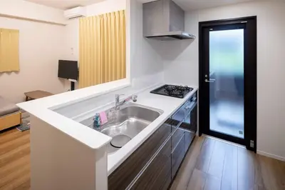 a small kitchen with a sink and a stove at \u7be0\u30ac\u30fc\u30c7\u30f3\u30ec\u30b8\u30c7\u30f3\u30b9 in Tokyo
