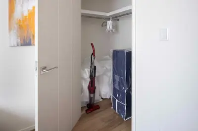 a room with a red vacuum cleaner in a room at \u7be0\u30ac\u30fc\u30c7\u30f3\u30ec\u30b8\u30c7\u30f3\u30b9 in Tokyo
